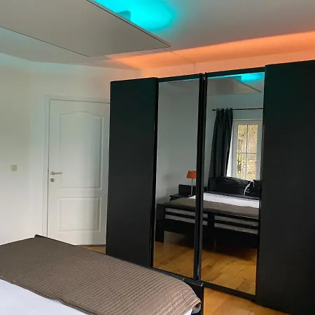 Modern Appartement Met Gratis Parking, Zeer Rustig شقة *