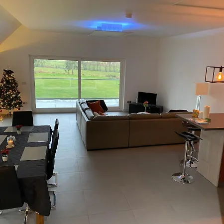 Modern Appartement Met Gratis Parking, Zeer Rustig