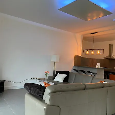 Modern Appartement Met Gratis Parking, Zeer Rustig سينت فيث
