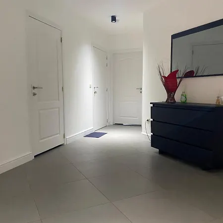 Modern Appartement Met Gratis Parking, Zeer Rustig